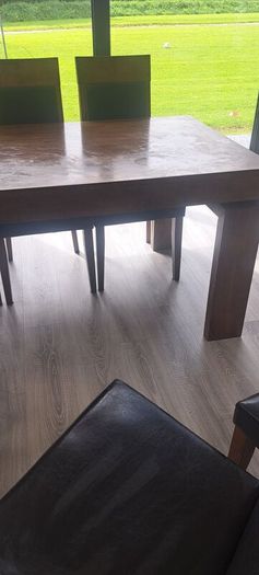Extendable dining table and chairs. ( Need gone )
