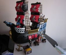 Fisher Price Imaginext Black/Red Pirate Ship 2006