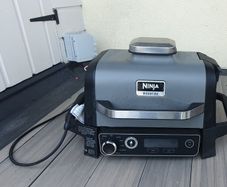 Ninja barbeque & smoker