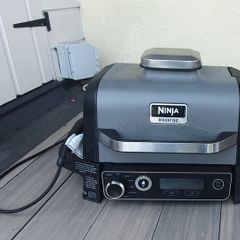 Ninja barbeque & smoker