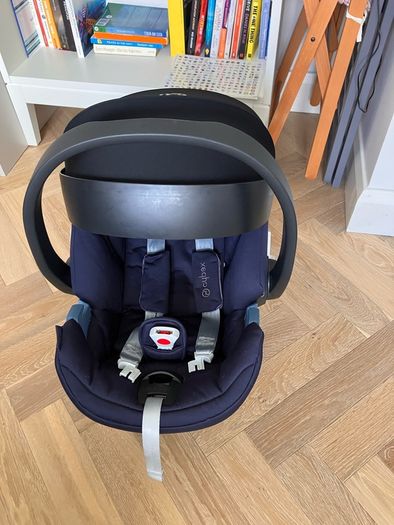 Cyber Aton 5 car seat + Isofix base