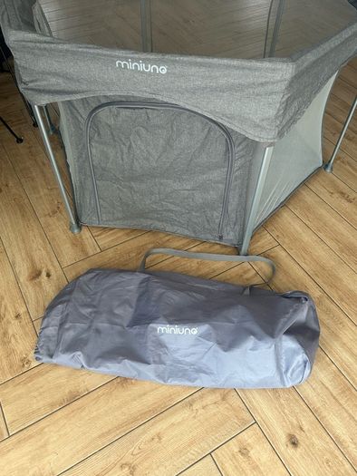 miniuno Hexipen Folding Playpen and carry bag