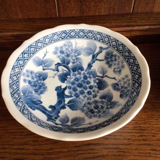 A Pair of Japanese Blue and White Floral Transferware 8" Bowls