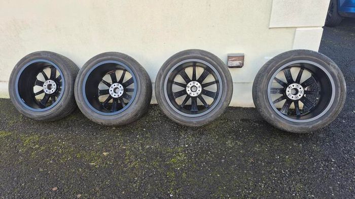 Genuine BMW X5 / X6 20-inch 748M Alloy Wheels, Tyres and TPMS
