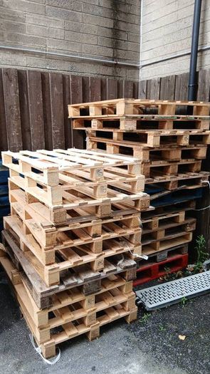 pallets, standard and euro.