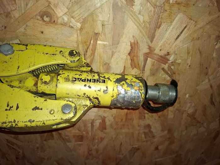 Enerpac hydraulic spreader ram