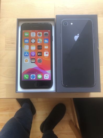 Apple IPhone 8 64gb Unlocked Boxed +accessories