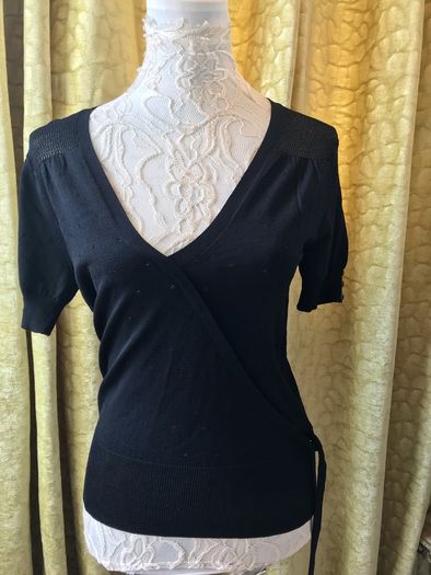 Avenue ladies black top - New