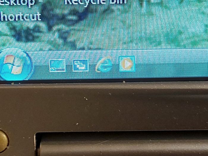 Vintage Dell Inspiron 1501, Mobile AMD Sempron Processor 3500 +, 1.8GHz, 1GB Ram, 120GB HDD, Windows 7, Chrome, Opera, Firefox and VLC