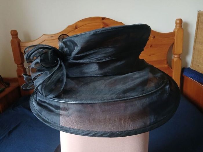Stunning Light Black Hat