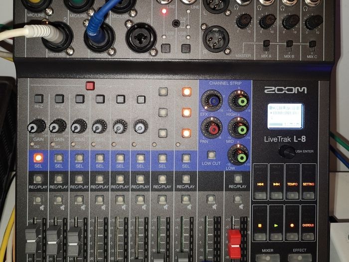 Zoom L-8 Livetrak