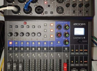 Zoom L-8 Livetrak