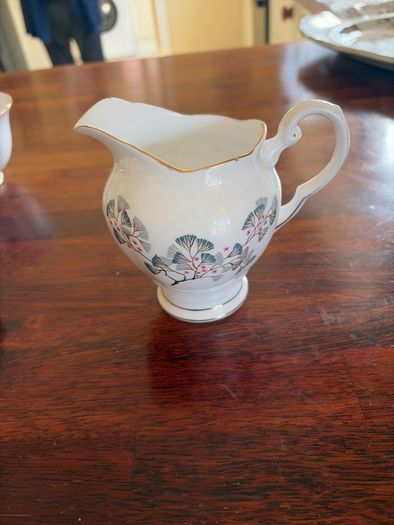 Vintage Tuscan Juniper 15 piece tea set