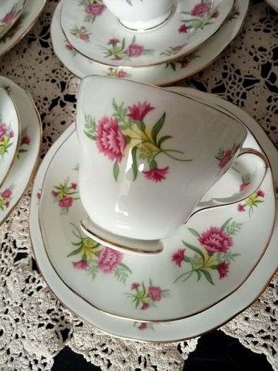NEW Boxed Duchess English Bone China 21 Ps Tea Set "Carnation"