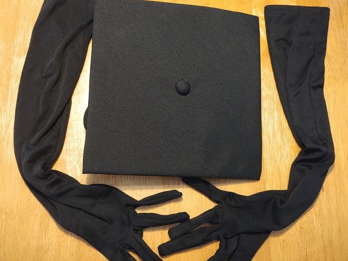 Graduation Gown, Cap and long Gloves (26283)