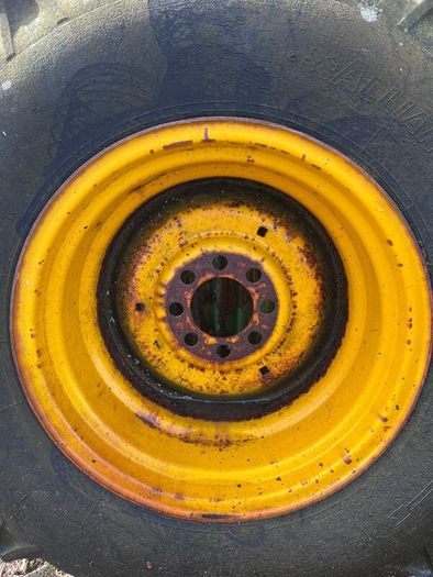 4 Original JCB 3Cx buckets, Ripper toe and wheel