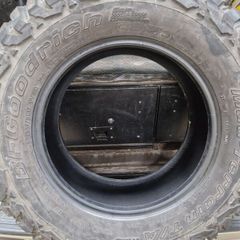 BF Goodrich km3 265/70 R17