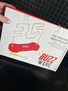 Buzz wire game