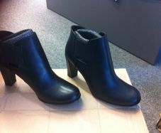 Beautiful Authentic New Karen Miller Ankle Boots size 5