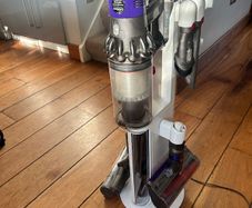 Dyson V10 Cordless Vacuum Cleaner with Stand and Accessories