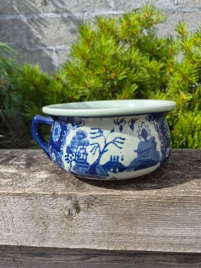 Blue and White Ceramic Chamber pot with handle