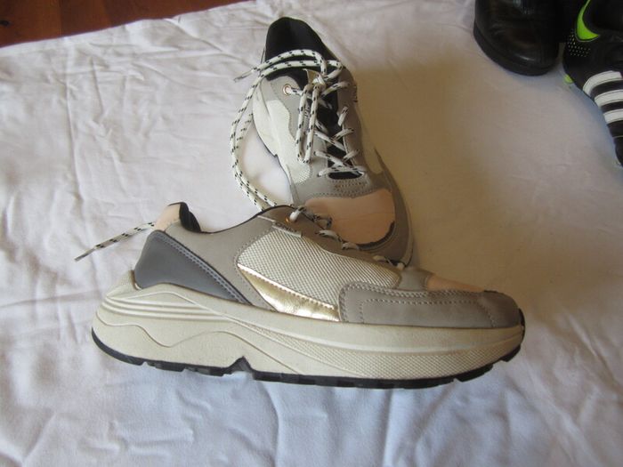 Fashion trainers     size 4