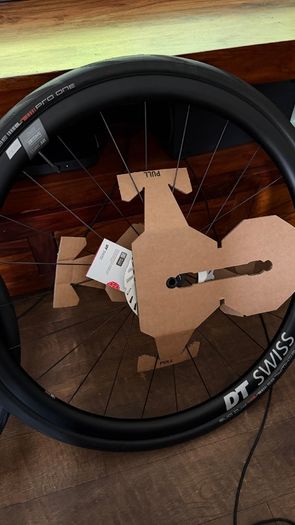 DT Swiss Dicut 1600 35mm wheelset with ultegra cassette, rotors and shcwalbe tyres