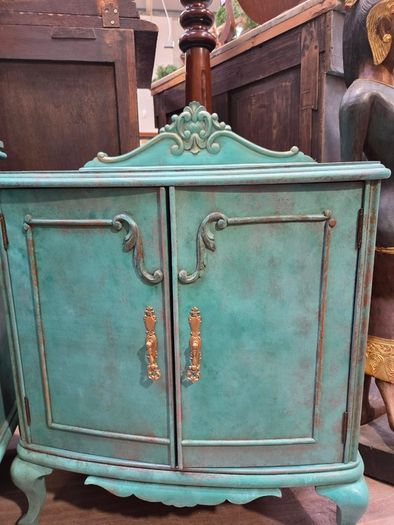 Set of Chest of Drawers with Mirror and 2 Lockers