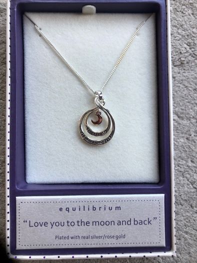 Equilibrium necklace