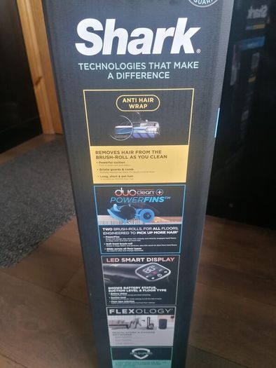 Shark IZ300UKT vaccum cleaner BNIB