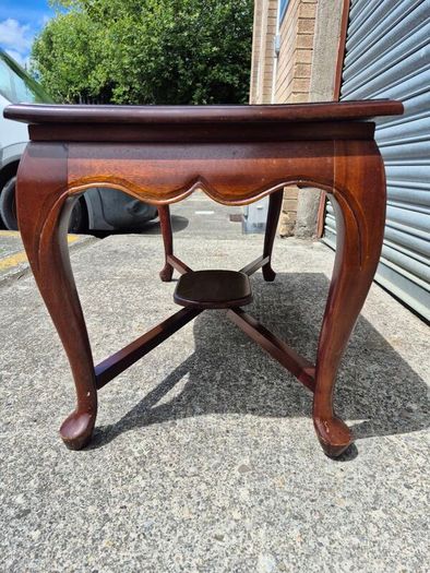 Mahogany Coffee Table - Queen Anne Style