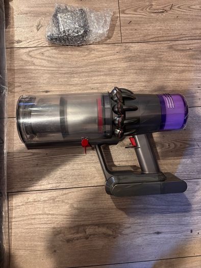 Dyson V11 Absolute(Like new)