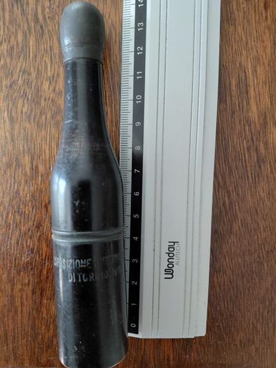 Antique Italian pipe in novelty champagne bottle 1911