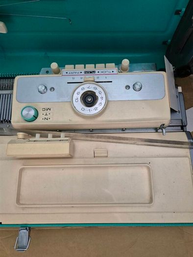 Knitting Machine Brother KH 800