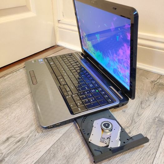 Intel i7 Toshiba Satellite Windows 7 Laptop for Old games/software 2000s era