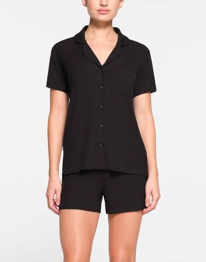 SKIMS black women's Pj set. Tags still on. Never worn.