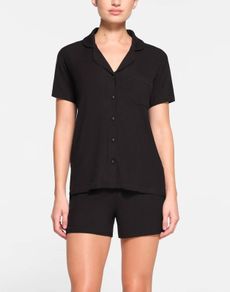 SKIMS black women's Pj set. Tags still on. Never worn.