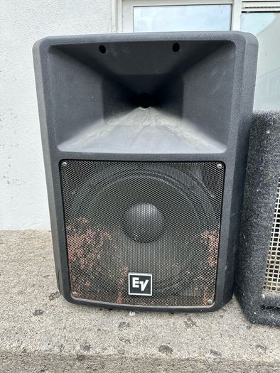 Set of speakers
