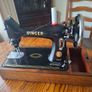 Vintage Singer Sewing Machine Image 5