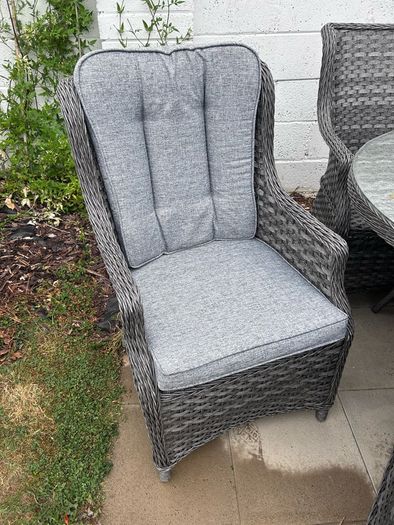 garden table and chairs