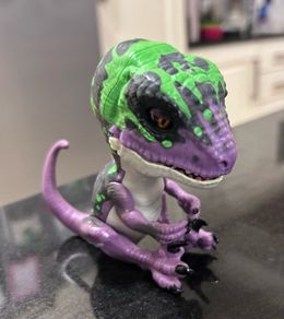 Fingerlings UNTAMED Razor the Raptor Purple Dinosaur