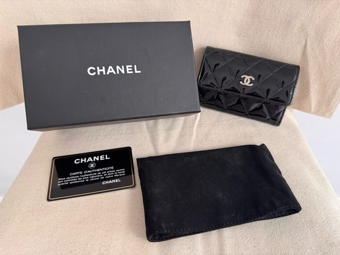 Chanel wallet /wallet on chain