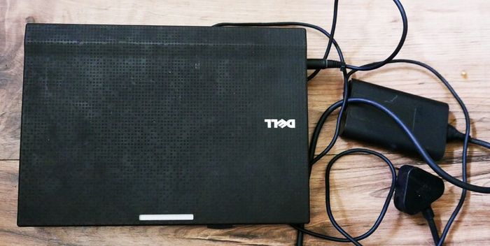 Dell Latitude 2100 150GB HDD Intel Atom Core 2GB RAM 10.1" Laptop works fine