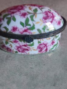 Nav Portugal Lovely Detailed Little Vintage Porcelain Floral Roses Trinket Box