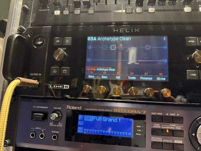 Line 6 Helix Rack and Floor Controller