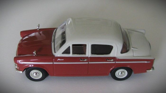 Diecast Model Hillman Minx Series IIIA Red & Cream - Collectable Vanguards 1:43
