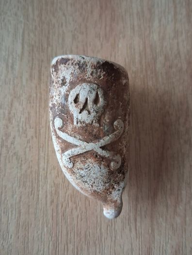 Vintage skull and bones clay pipe bowl