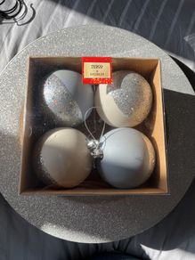 chrismas baubles