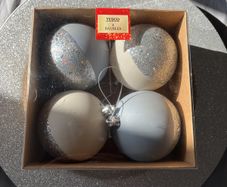 chrismas baubles
