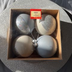 chrismas baubles